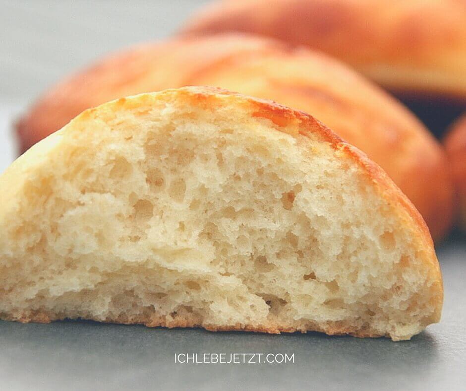 Quarkbrötchen mit Vorteig aus Milch Roux