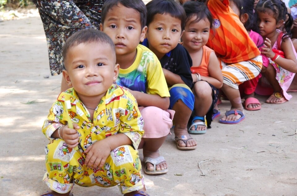Zahnbürsten für Kinder in Kambodscha