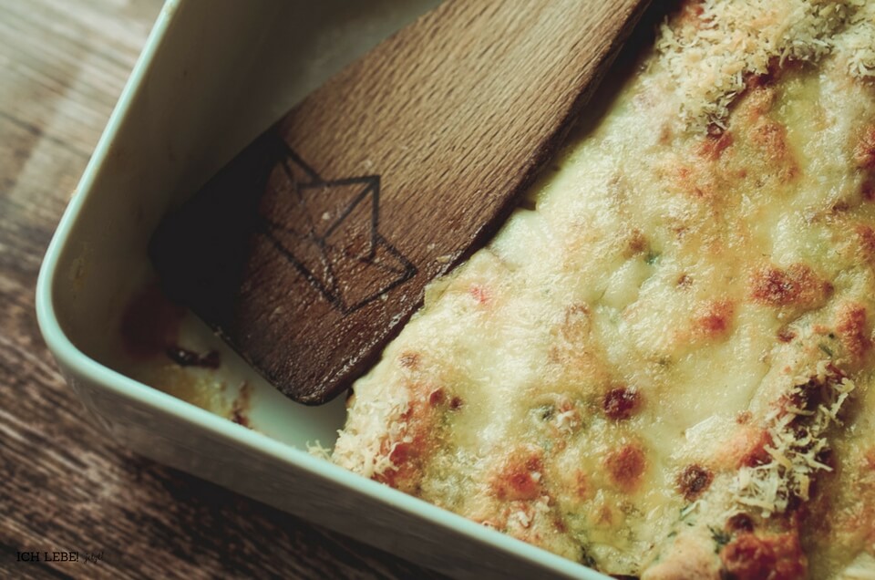 Gefüllte Kräuterpfannkuchen im Ofen überbacken