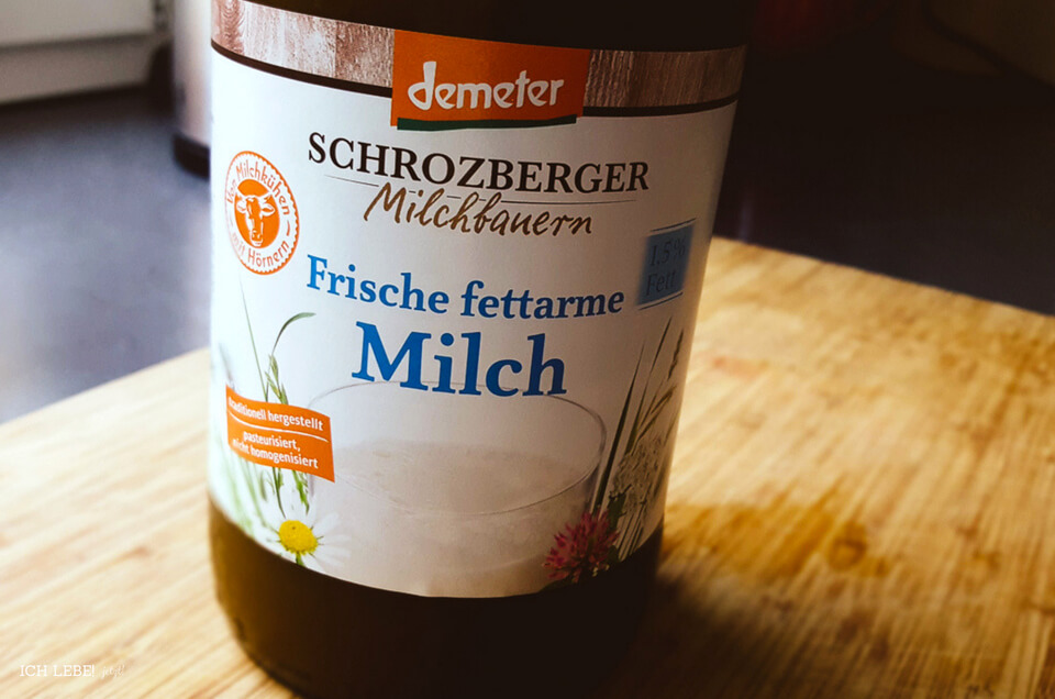 Milchflasche mit Demeter Logo