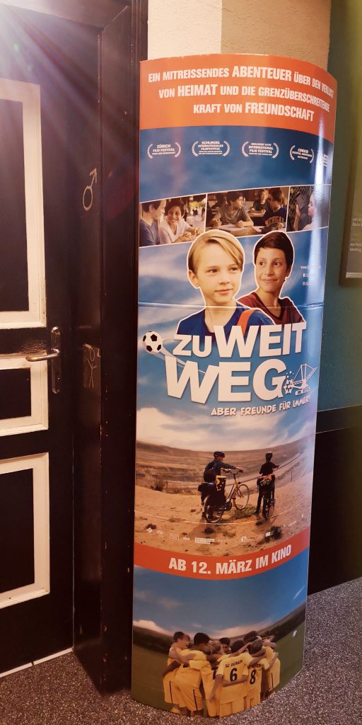 Filmplakat Zu weit weg