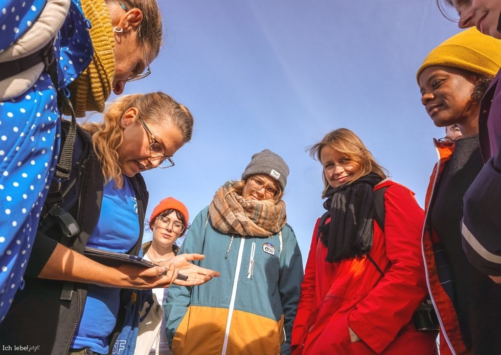 Alle lauschen Rebeccas Ausführungen