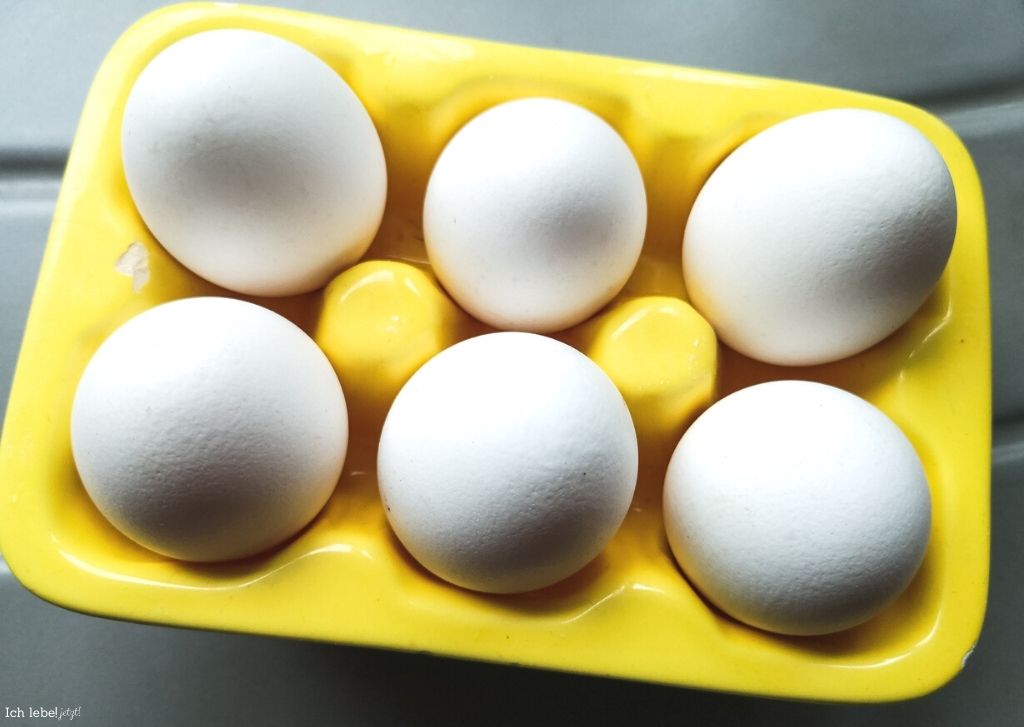 Eier in Keramikschale
