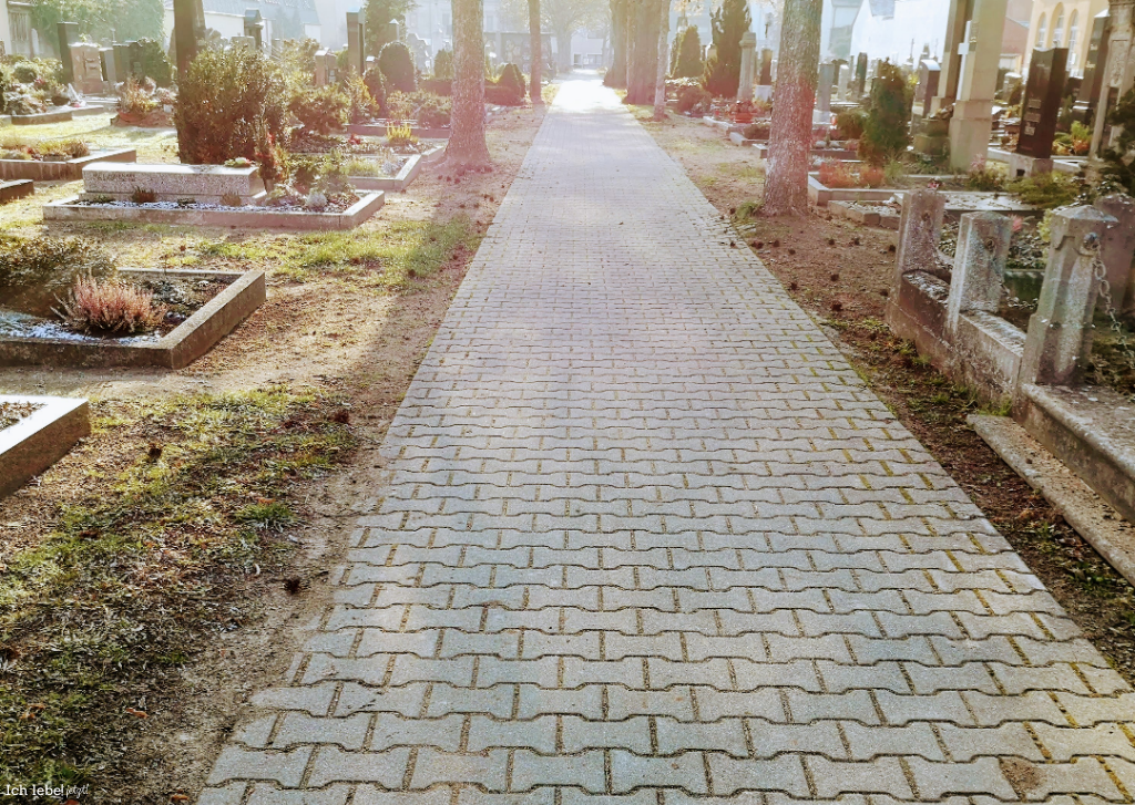 Friedhof - Hier kommt man leicht auf Tod und Sterben zu sprechen